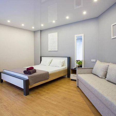 New Studio In The City Center - Mykoly Khvylovoho Str 5-2 خاركيف المظهر الخارجي الصورة